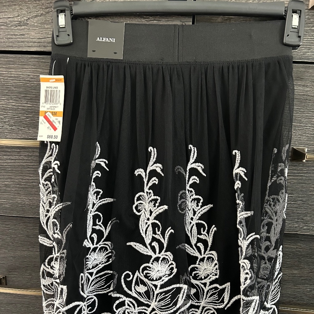 Alfani shore lines skirt